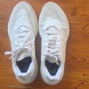 Adidas Pure Boost 22 Running Shoes